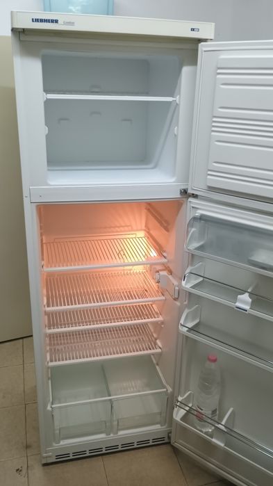 Хладилник с горна камера Liebherr