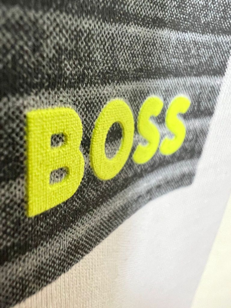 Hugo Boss Бяла Тениска Голяма Щампа 3D елементи S M L XL XXL