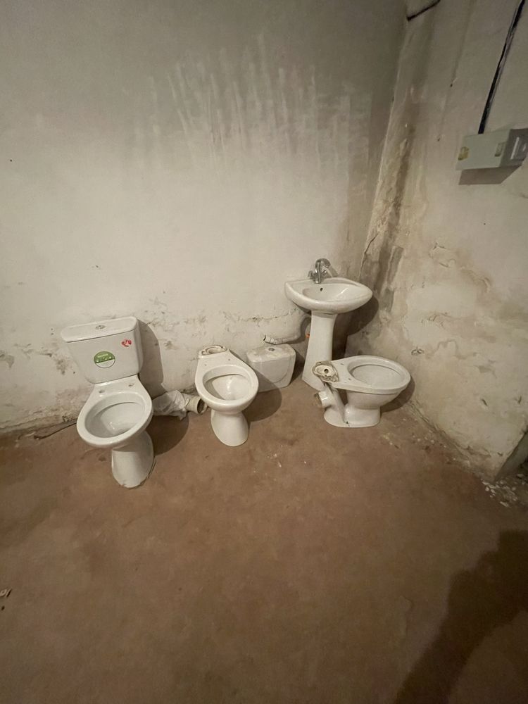 Продам унитазы и раковины