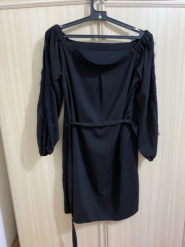 Vând rochie neagra de ocazii