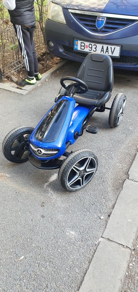 Kart Mercedes cu pedale claxon si muzica