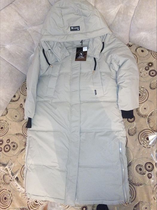 Продам новый зимний пуховик удлинённый с капюшоном 17.500 тг.