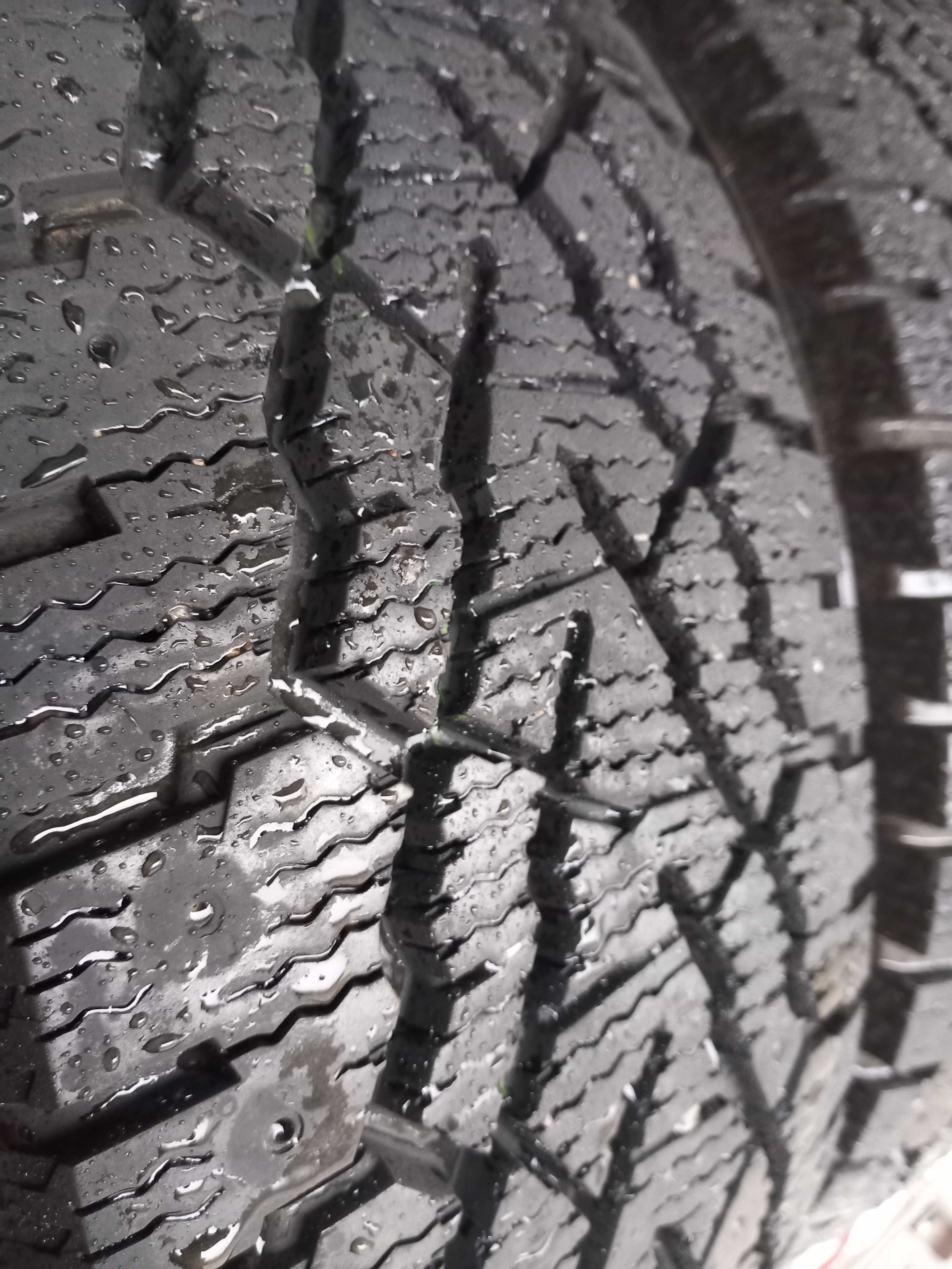 215/70 R15 C Kumho