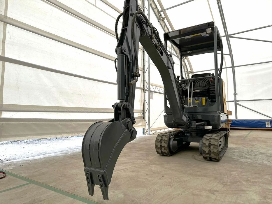 Volvo EC 15 E Mini excavator Volvo EC15E 2016 stare foarte buna + platforma auto