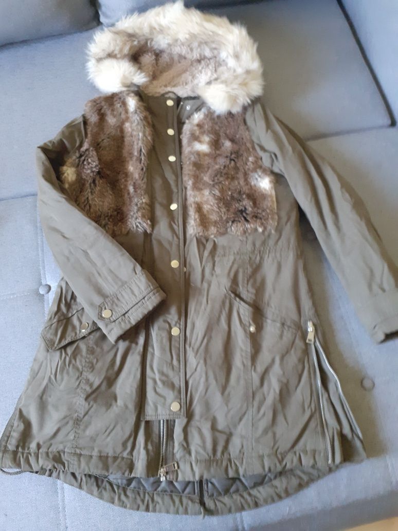 Geaca MK ,bombar,parka CK. veste.caciula blana.