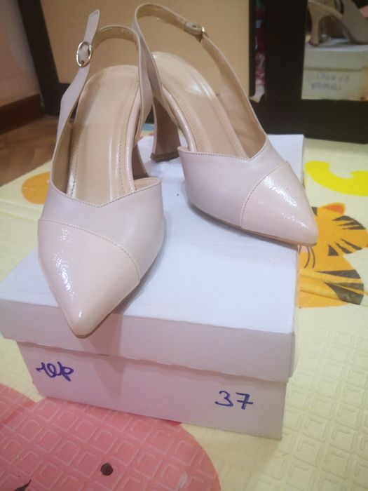 Продам босоножки