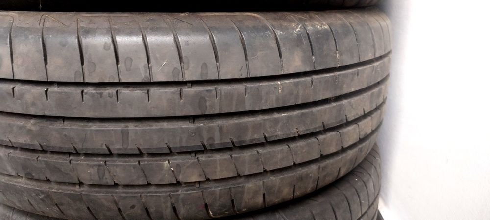 Anvelope 235/60/18 Goodyear Eagle F1 aproape noi