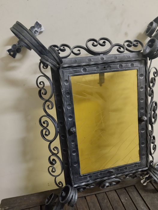 Стар лампион за стена от ковано желязо