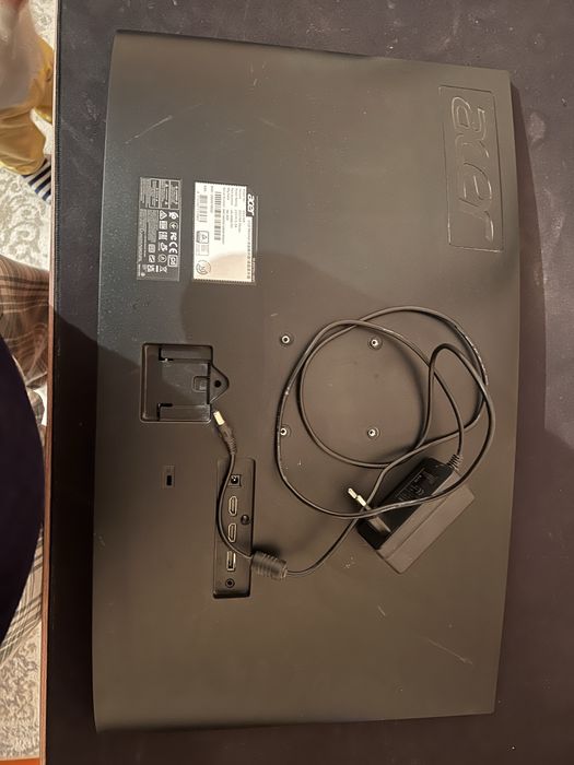 Продается Монитор Acer ED270R с Сломанным экраном
