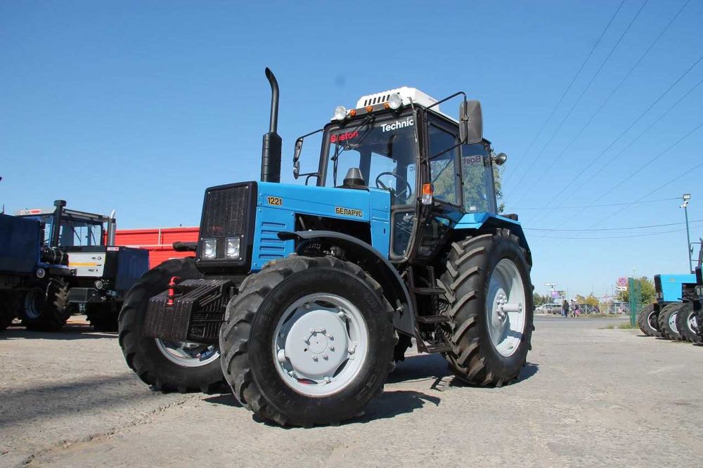 Трактор Беларус МТЗ 1221.2