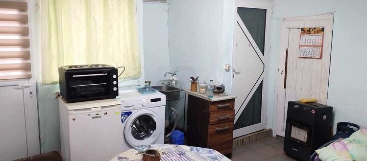 Дава се под наем Едностаен апартамент в Бургас, Победа - 25 кв.м за 127.5 € - Снимка #2