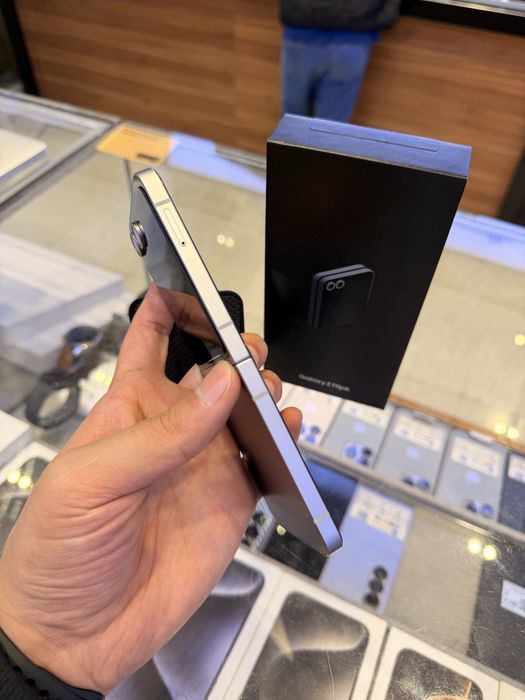 Samsung Flip 6 Vietnam