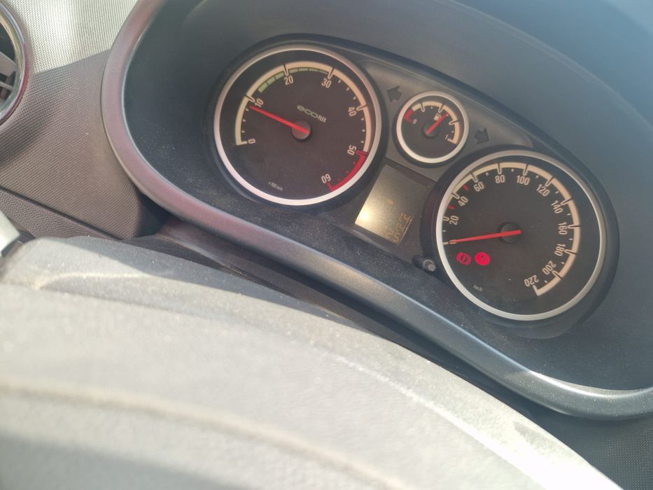 Vând Opel corsa D