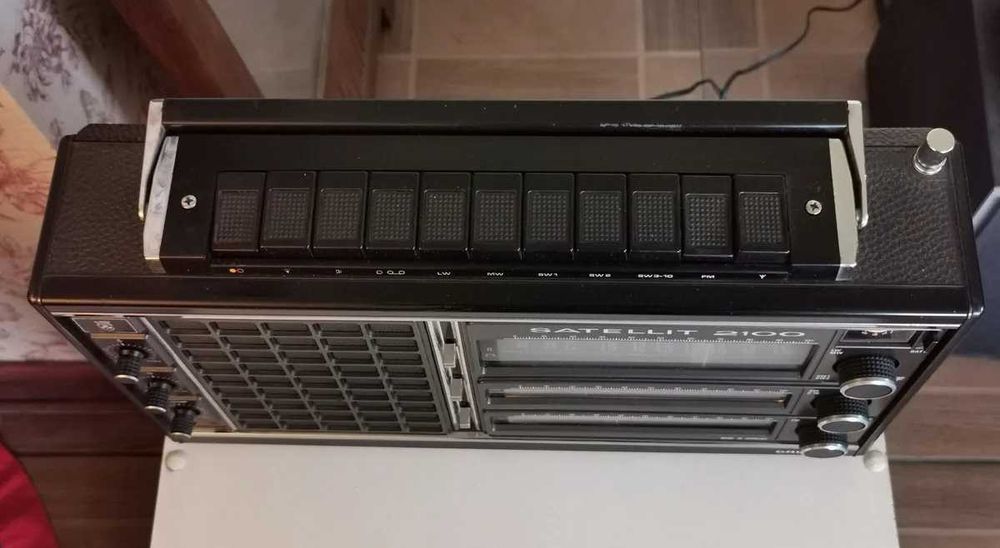 grundig satellitm 2100 radio