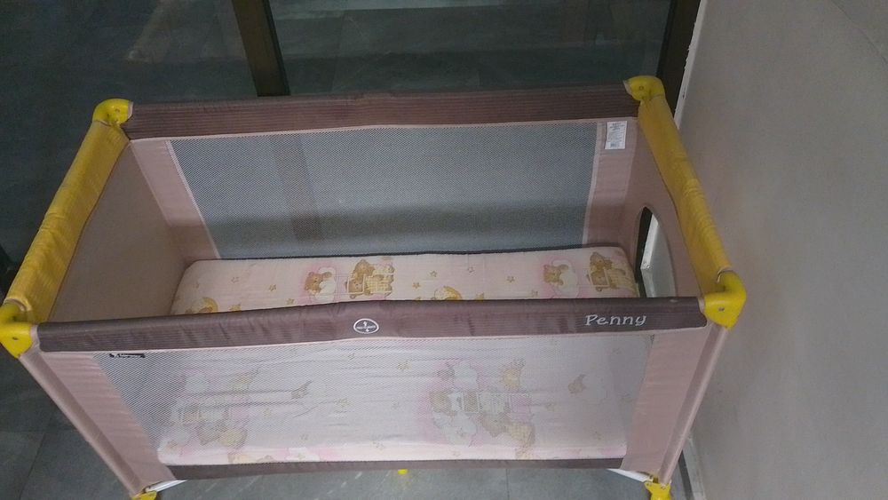 Продавам детски креватчета