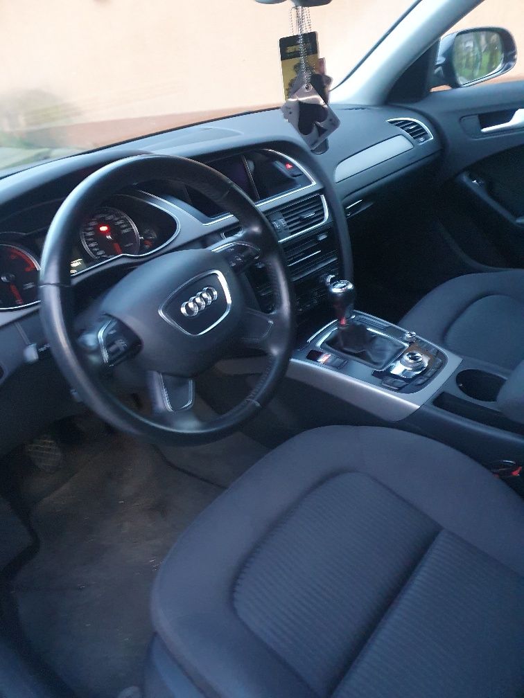 Audi A4 2013 2.0tdi,Bi-xenon,full led,navi,distribuție nouă