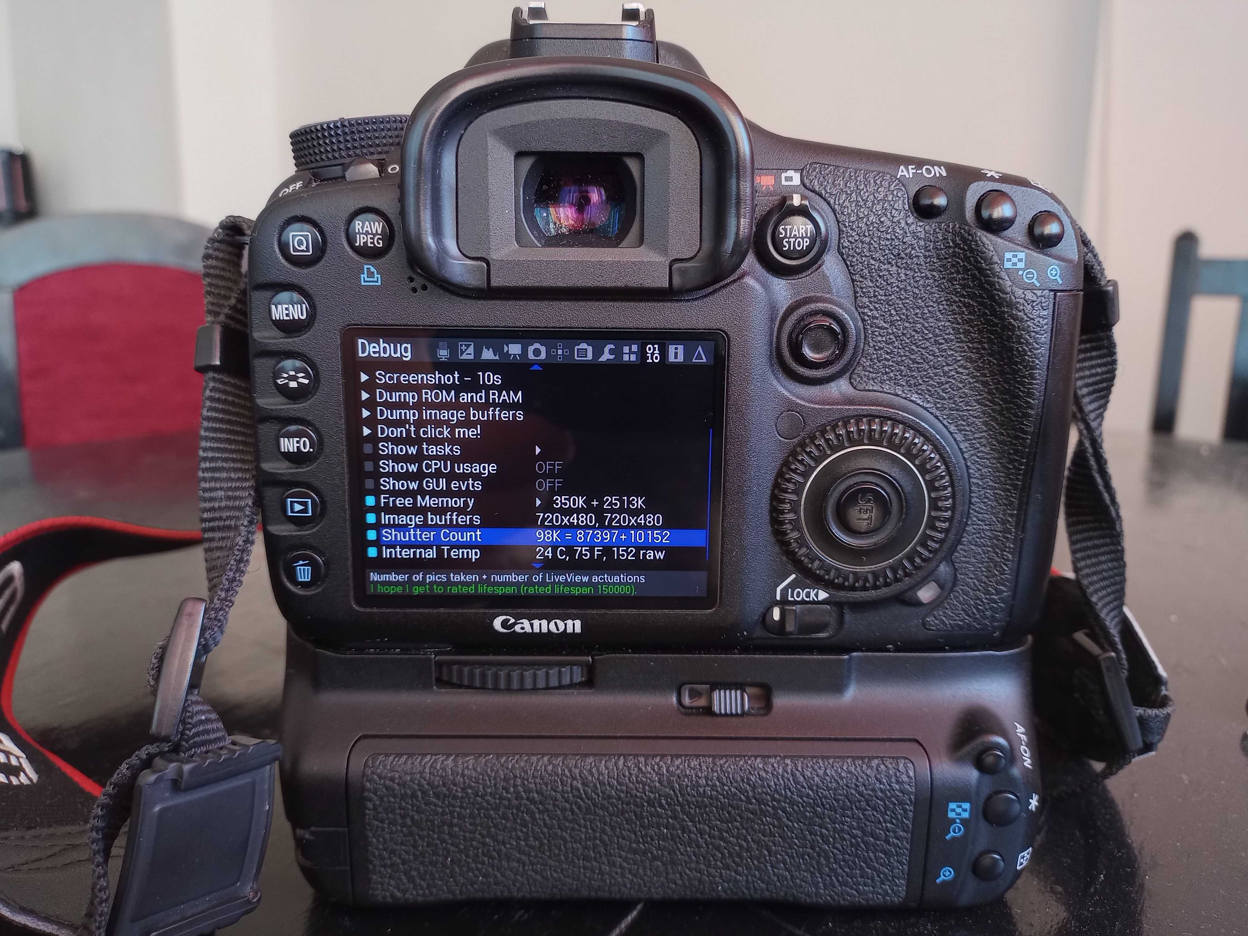 Canon 7D тяло с грип