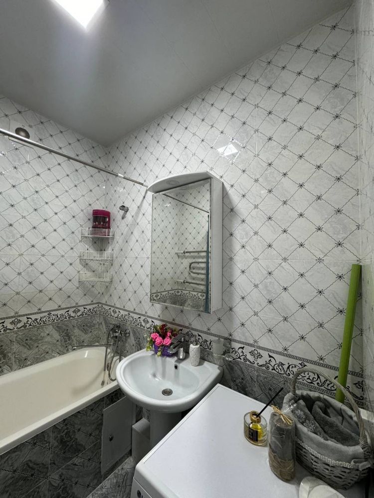 Продаёся СРОЧНО 3х кв. Чехова, 75м2. Метро Ойбек. Мирабадский район.