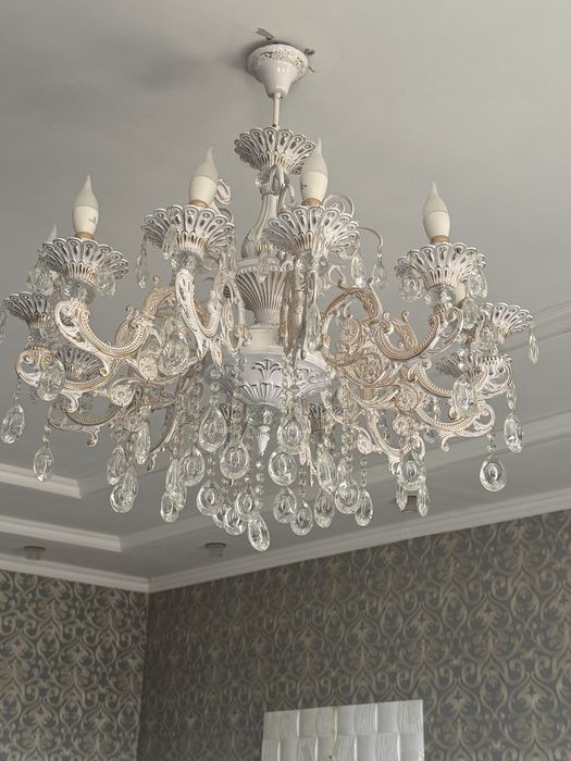 Продам люстру в идеальном состоянии