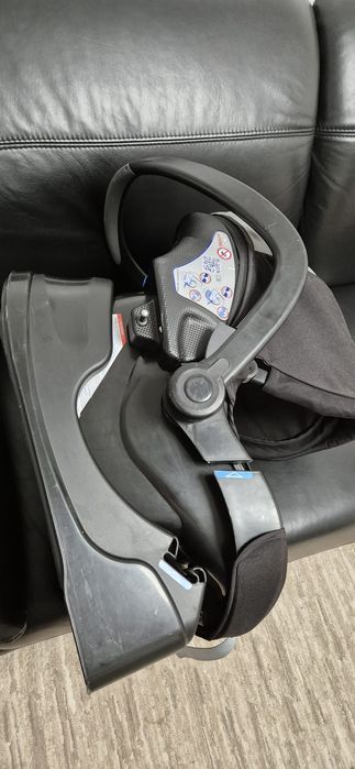 Scoică Chicco cu baza Isofix
