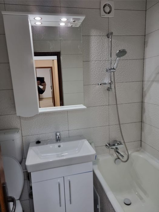 Inchiriez apartament