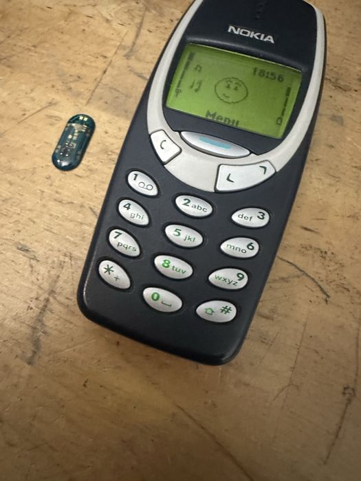 Nokia 3310 de culoare albastru inchis