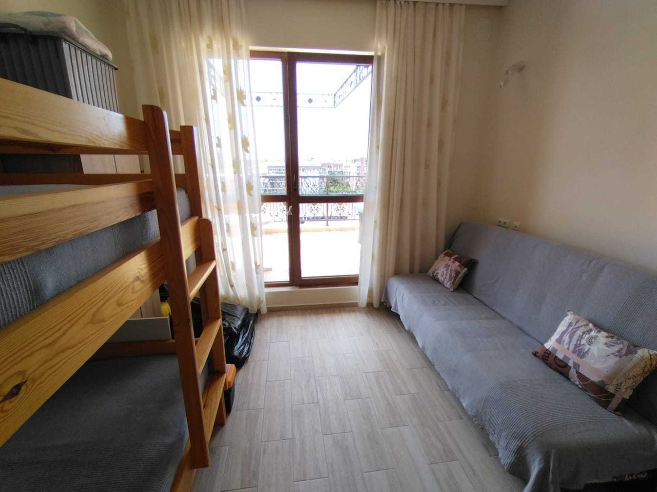 Продава се Четиристаен апартамент в с. Равда, Област Бургас - 230 кв.м за 957 €/кв.м - Снимка #11