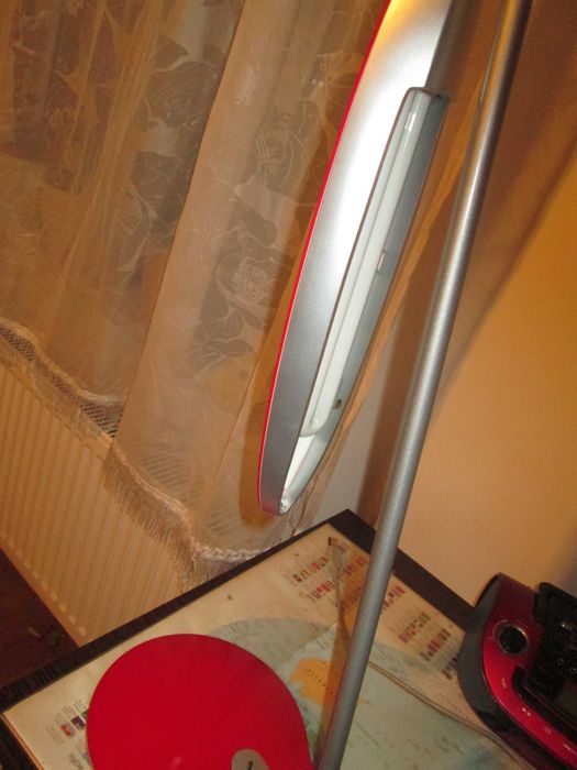 veioza  rosie de birou noua