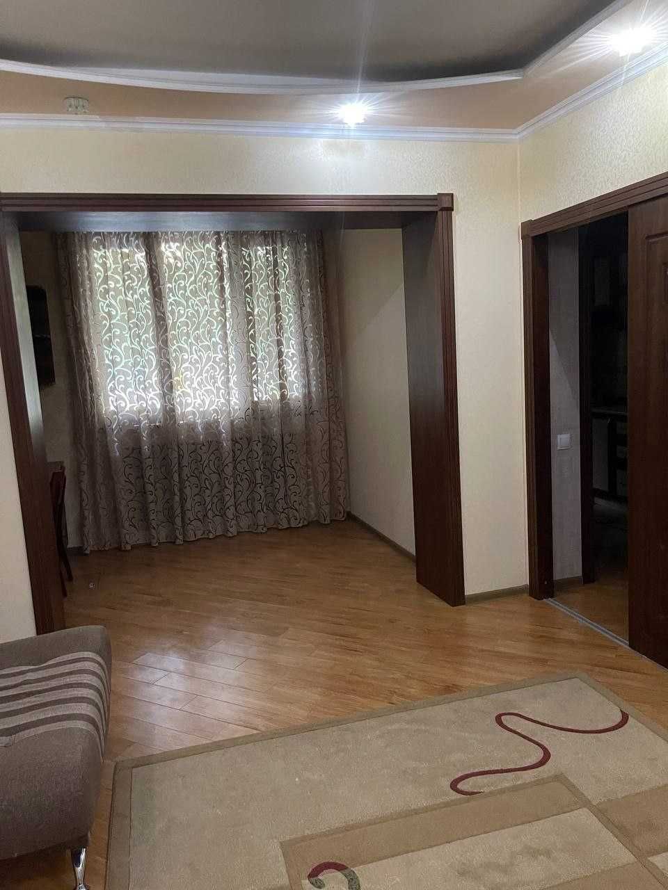 м.Буюк Ипак Йули Буз Базар 2-комн 1/4 60 м² ремонт меб/тех 77-серия
