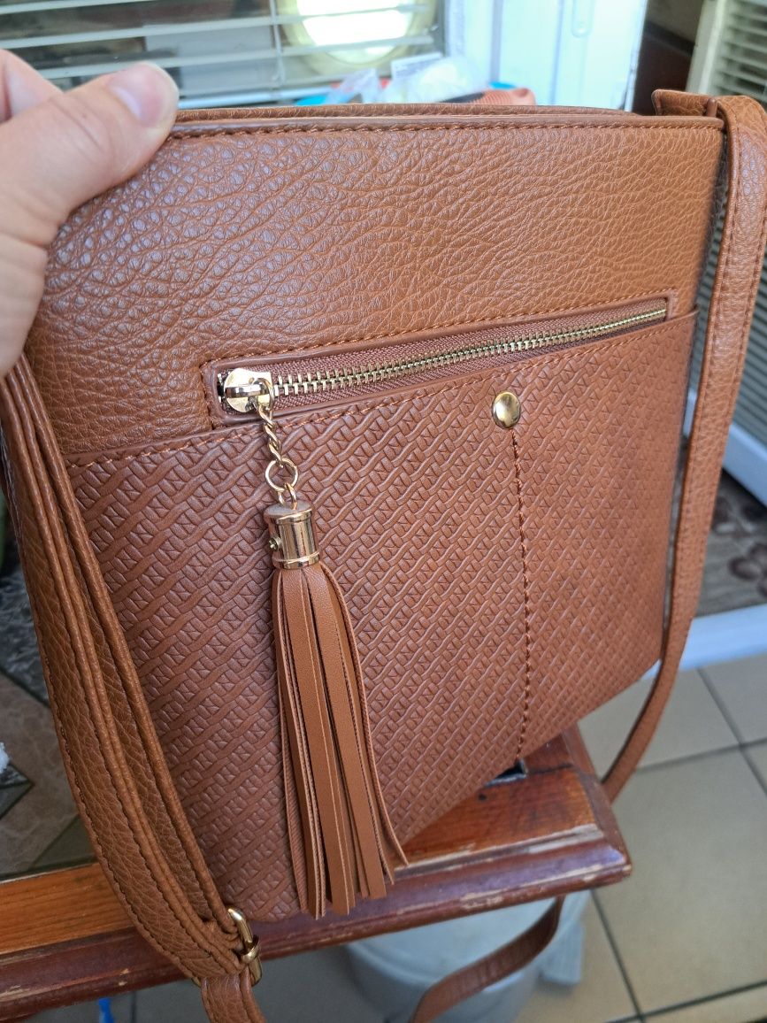Чанта с дълга дръжка чисто нова.
