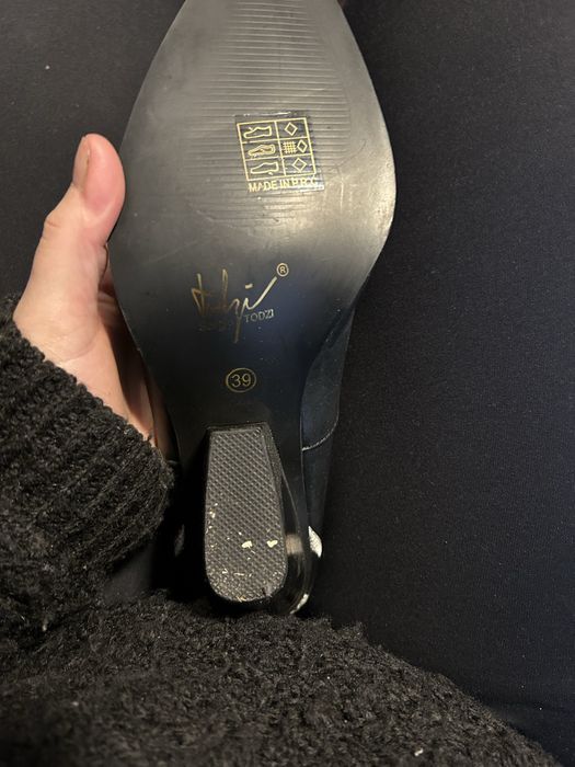 Cizme lungi peste genunghi noi , groase de toamna iarna !