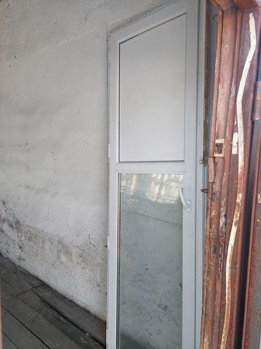 Продам пластиковые двери