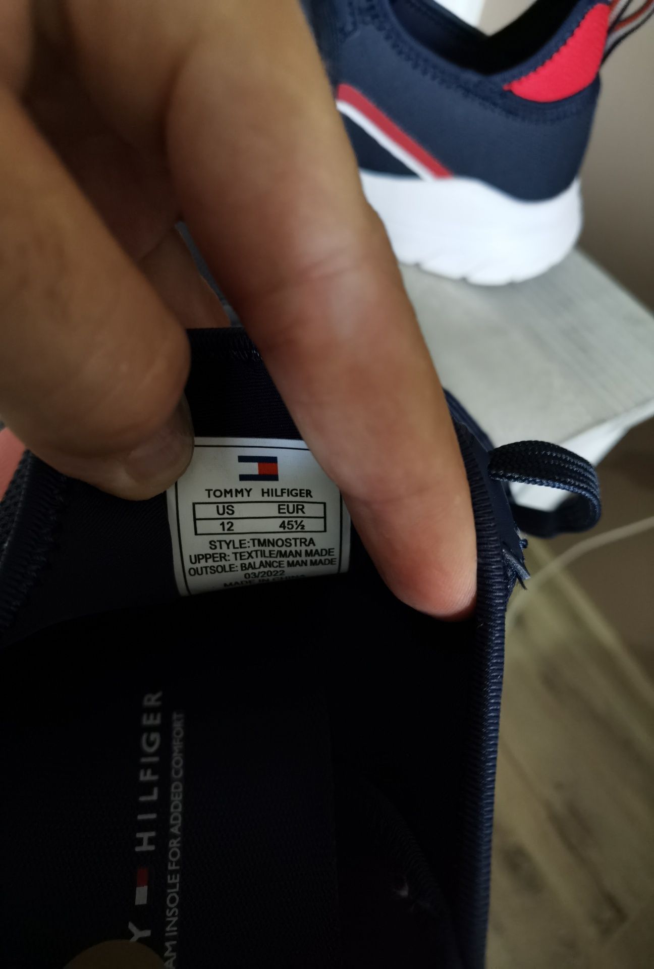 Adidasi Tommy Hilfiger noi 270  lei nr 45 1/2