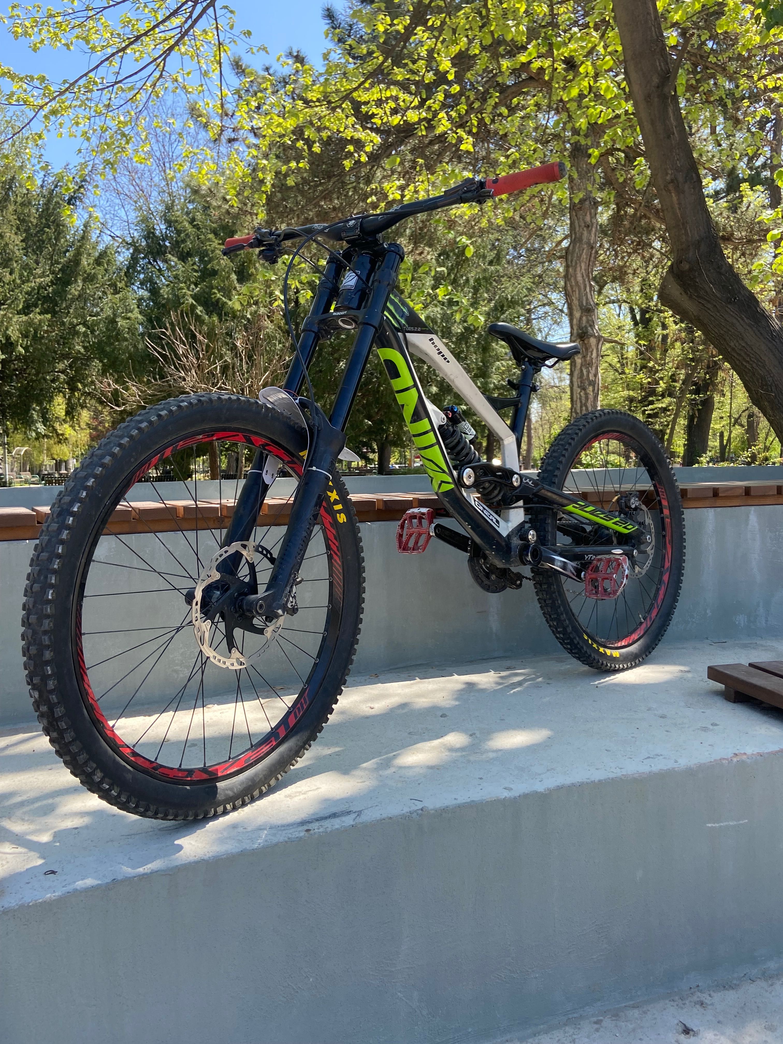 YT Tues DH колело