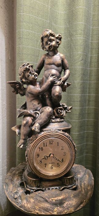 Изящен часовник, декорация  херувими.