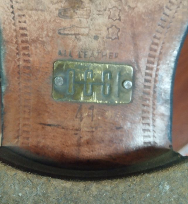 Срочно продам мужские туфли.