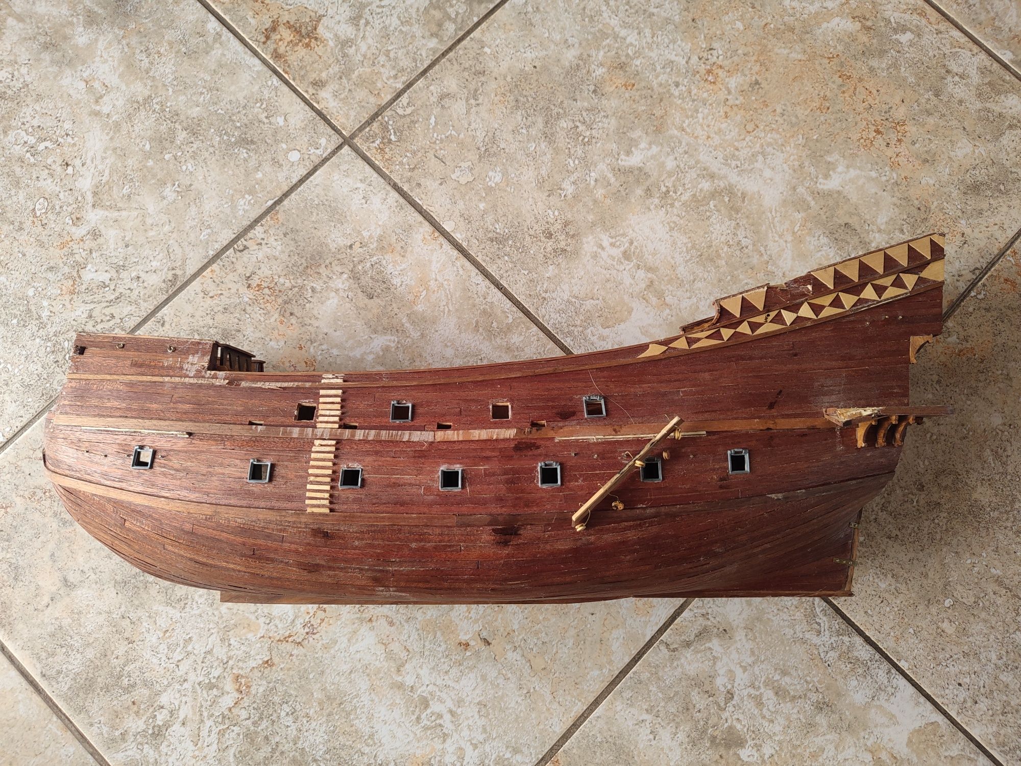 Machetă corabie din lemn Galionul Sfântul Ioan revista Mari Corăbii