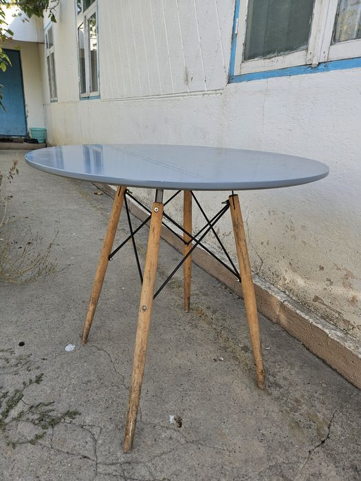 Столы и стулья, столы