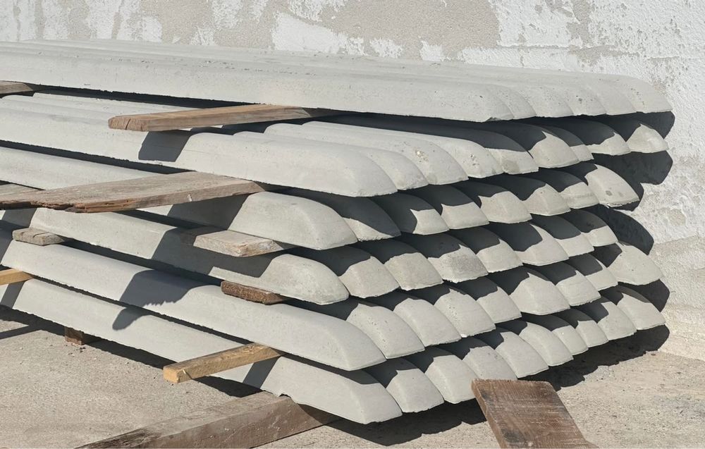 Stâlpi beton , gard