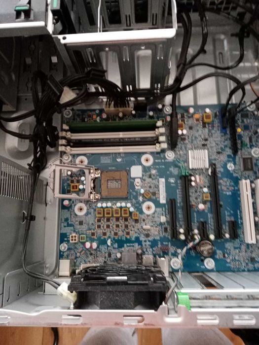 HP. z220 Workstation desktop,hdd-uri,memorii 2GBx4=8GB;DDR3