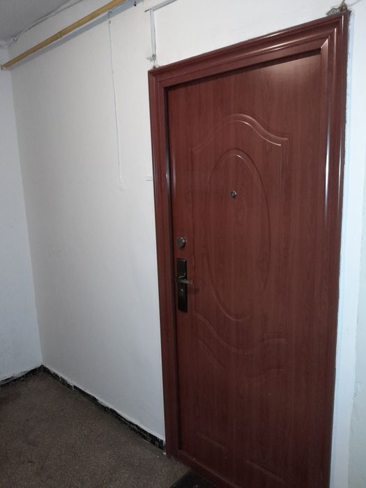 Vând ușa apartament