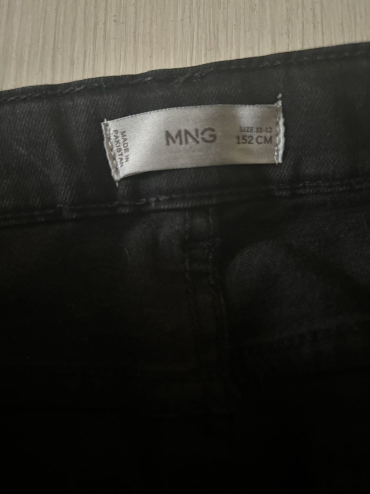 Оригинален суичър Ea7 и дънки Mango