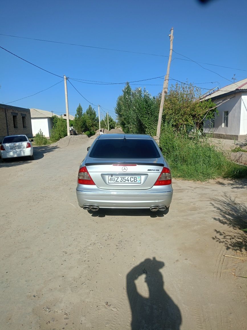 Mercedes Benz W211