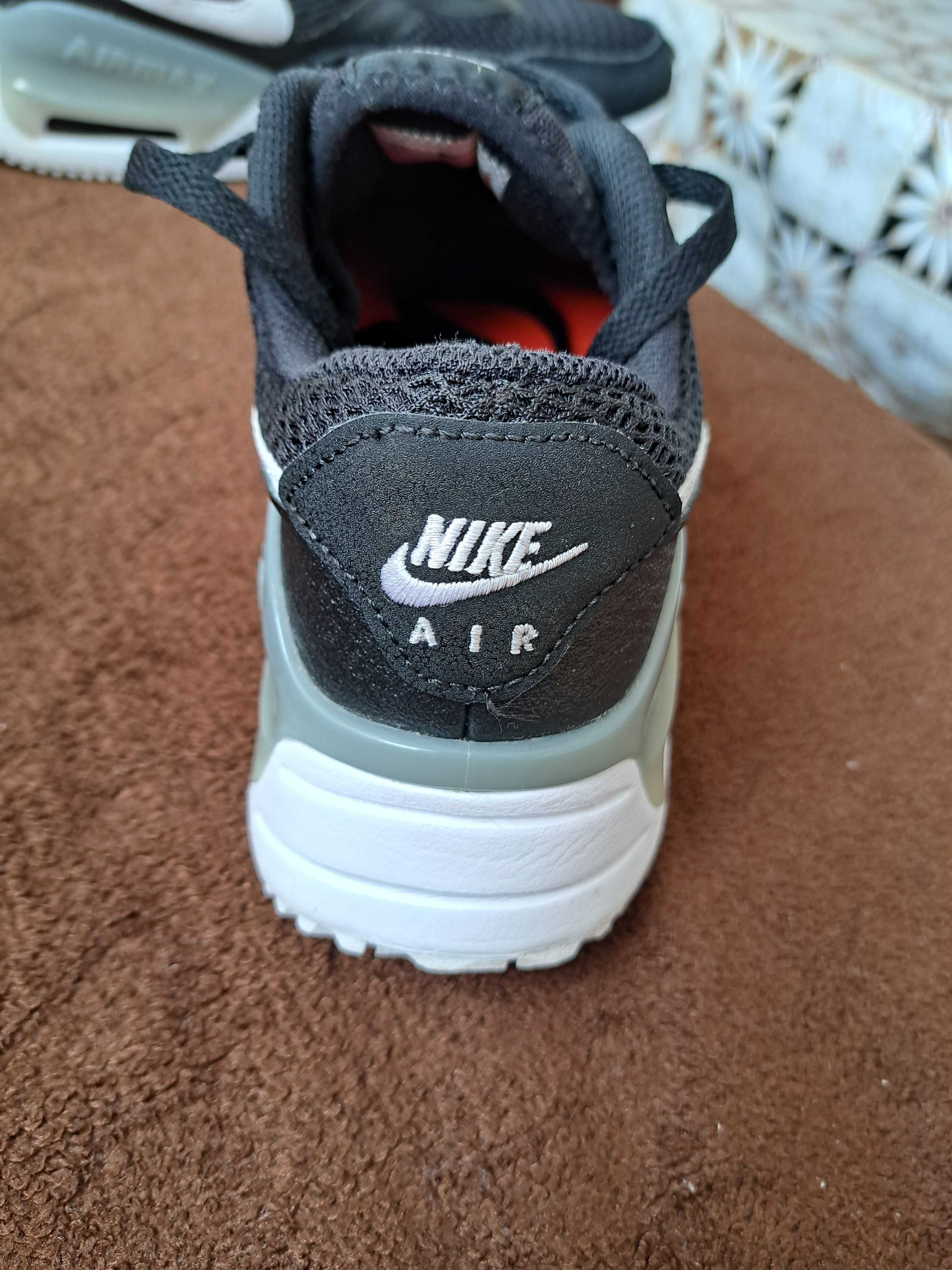 Nike 40 номер обувани два три пъти