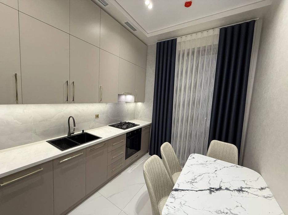 ЖК Инфинити вид во двор Продам 2х комнат квартира на ул Истикбол