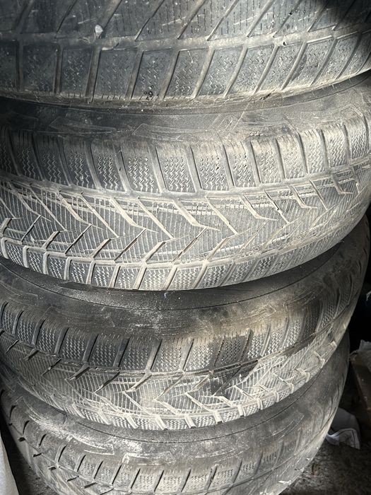 Ofer la vanzare cauciucuri cu tot cu genti