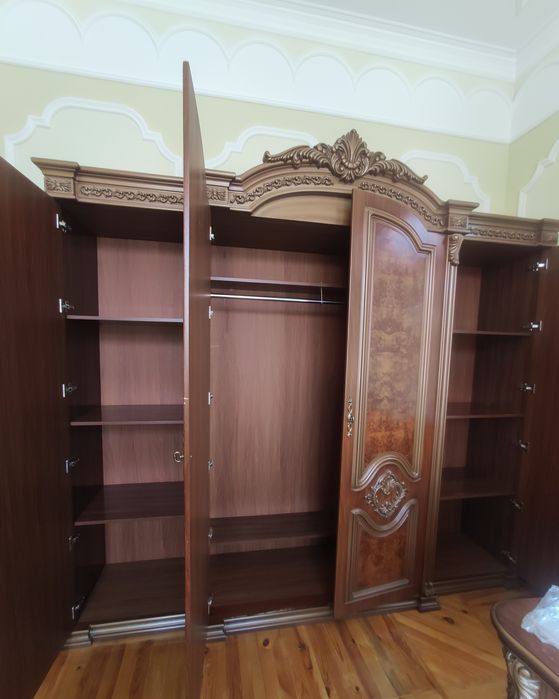 Шкаф большой хорошего состояния
