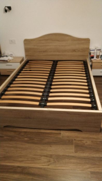 Pat matrimonial si doua noptiere in stare excelenta