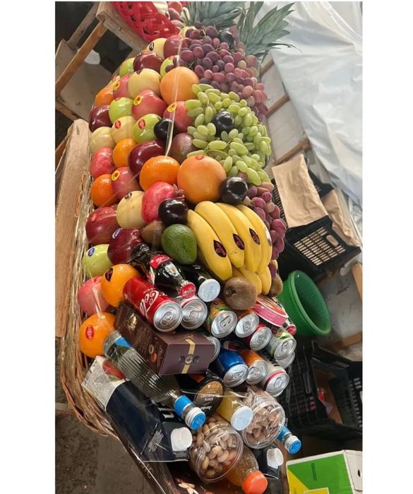 Bayramlarga turli xil savatlar myasnoy , mevalar .