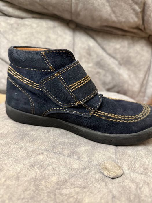 Продаю детские ботинки